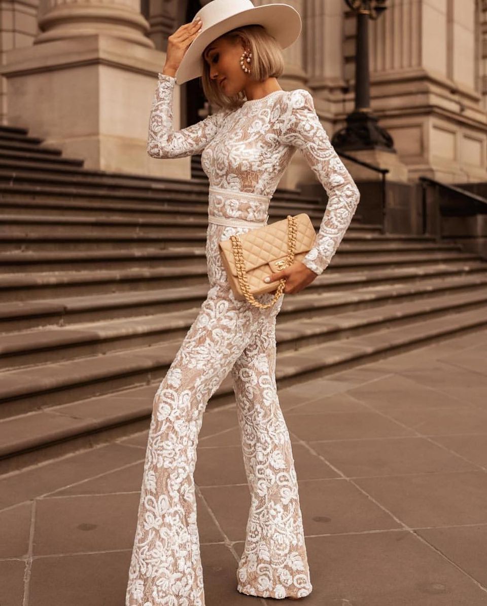 Fiora Tijdloze Jumpsuit met Kant