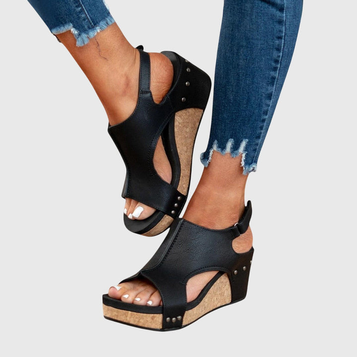 Adela Comfortabele Sandalen met Sleehak