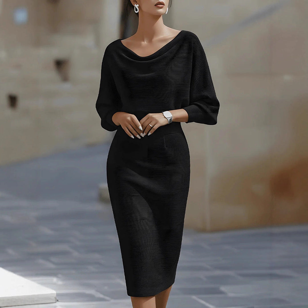 Lina Getailleerde Midi Jurk met Boothals