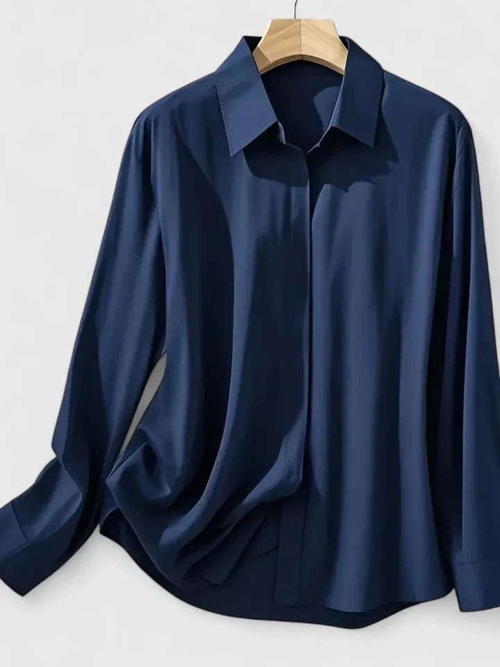 Reese Tijdloze Blouse met Knoopdetails