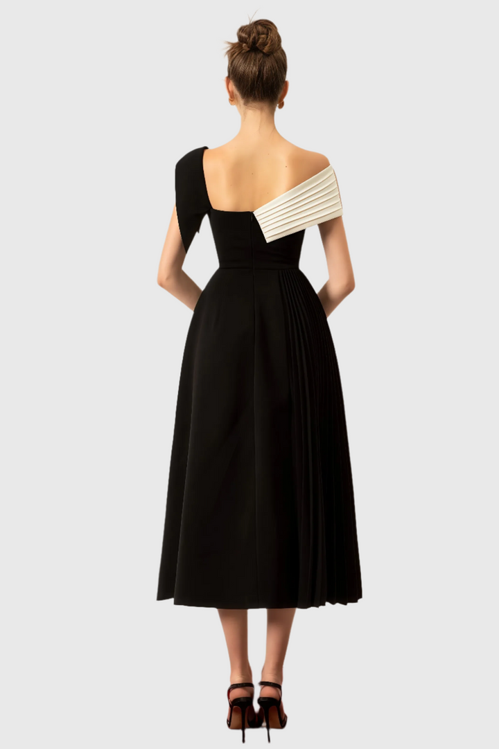 Liv Getailleerde Midi Jurk met Off-shoulder