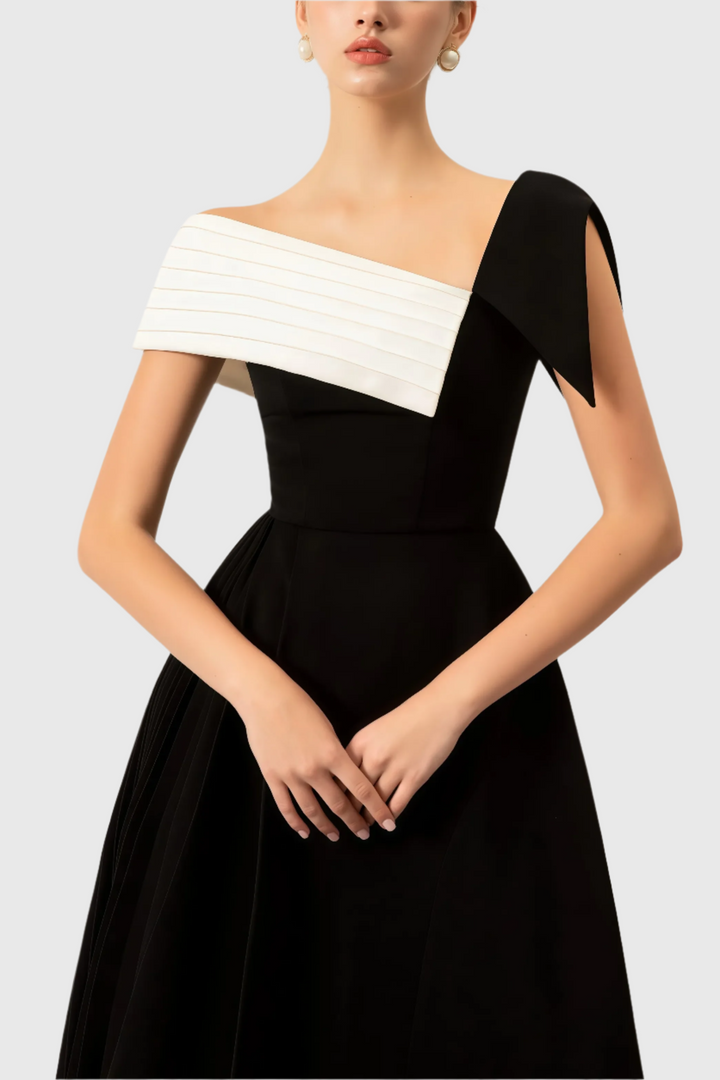 Liv Getailleerde Midi Jurk met Off-shoulder