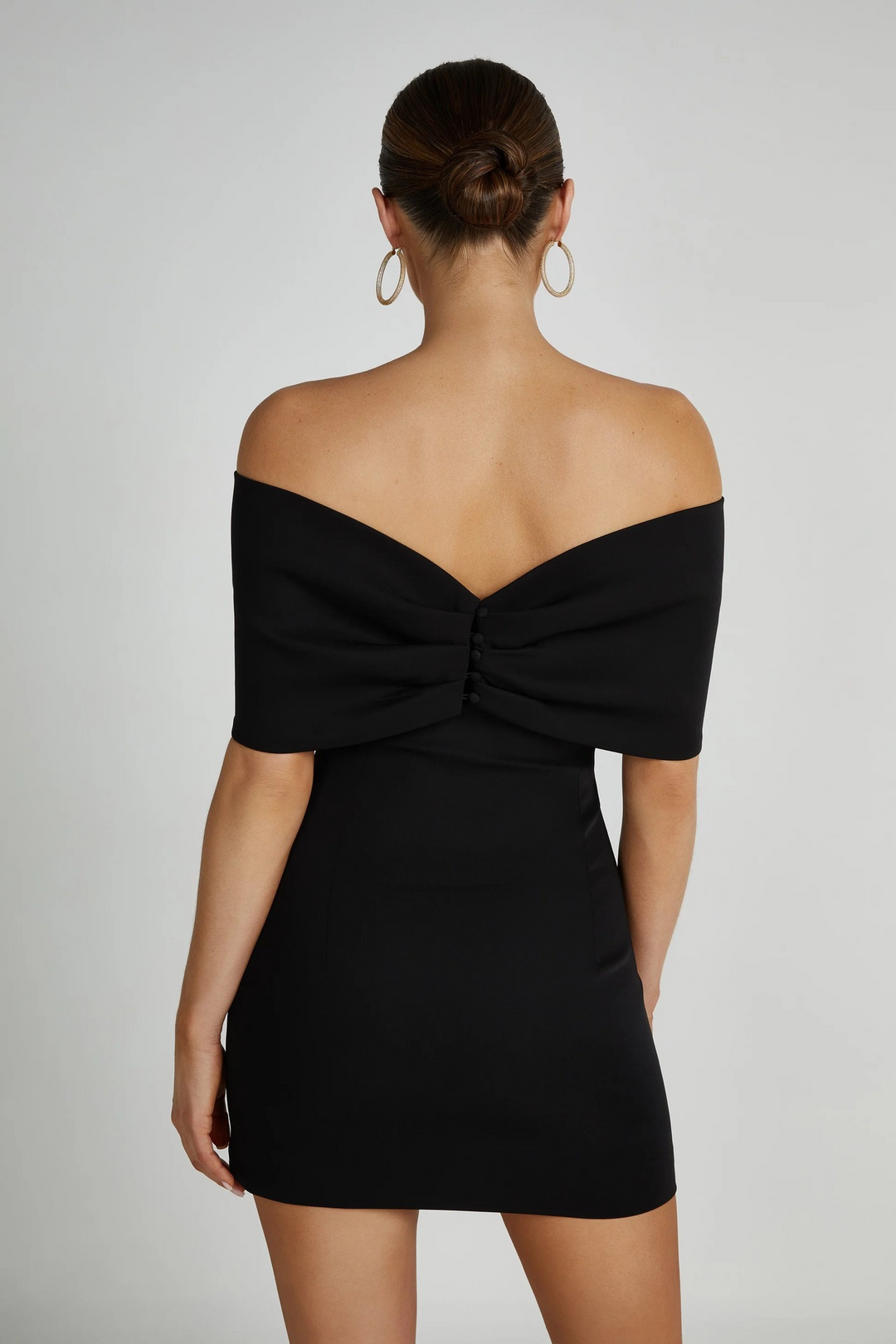 Sophie Tijdloze Mini Jurk met Off-shoulder