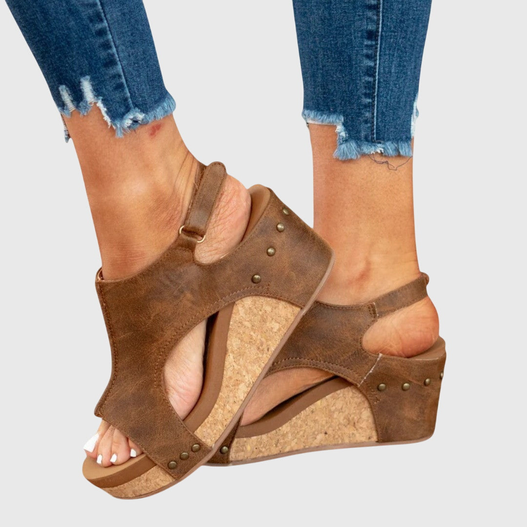 Adela Comfortabele Sandalen met Sleehak