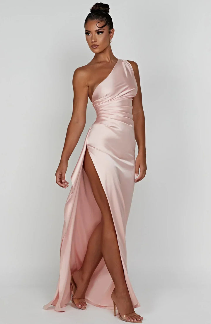 Elara Getailleerde Jurk met One-shoulder