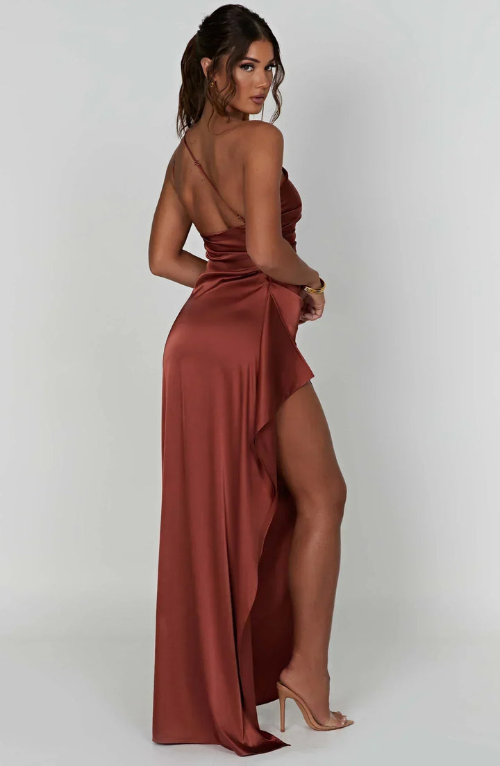Elara Getailleerde Jurk met One-shoulder