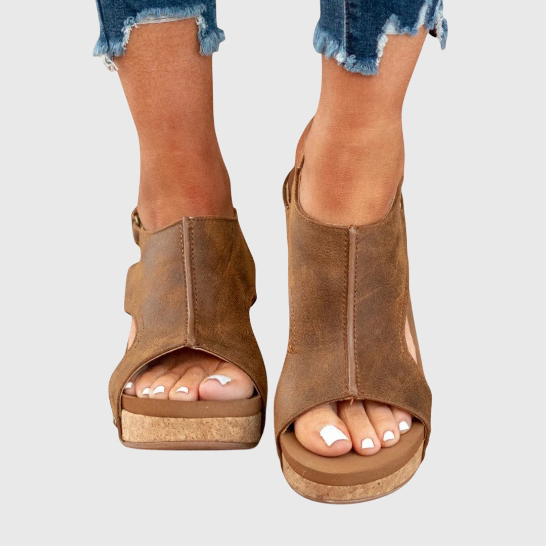Adela Comfortabele Sandalen met Sleehak