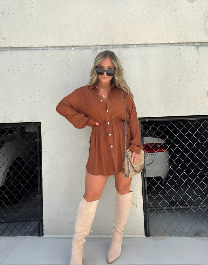 Catalina Stijlvolle Jurk met Knoopdetails