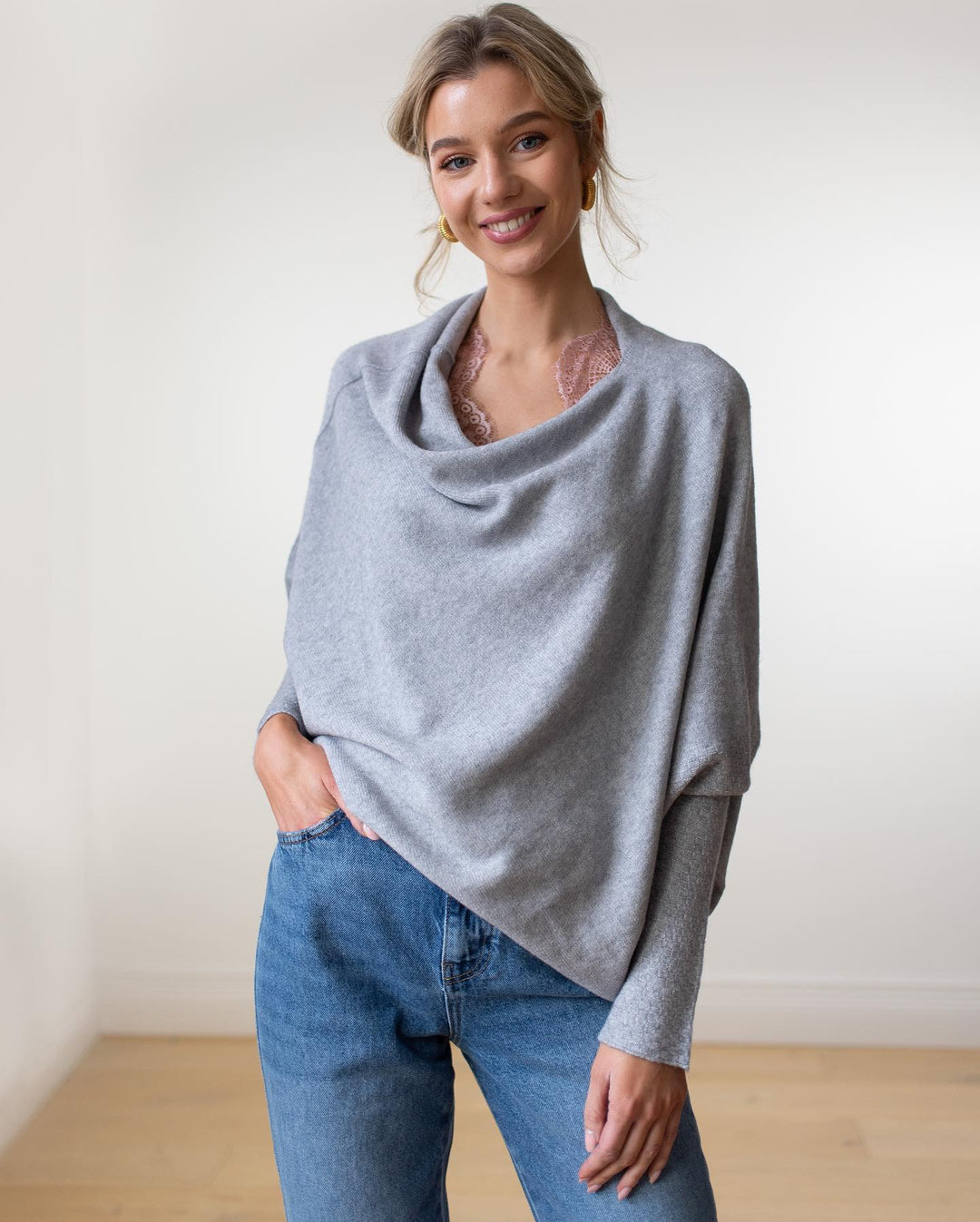 Celestina Relaxte Trui met Off-shoulder