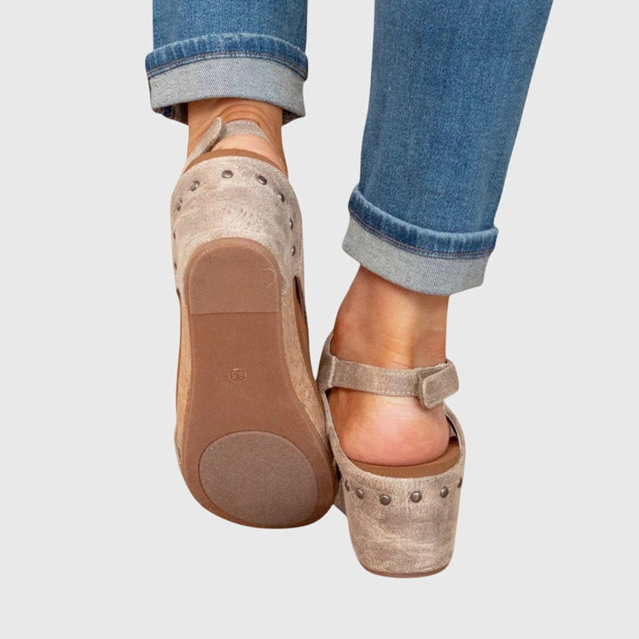 Adela Comfortabele Sandalen met Sleehak