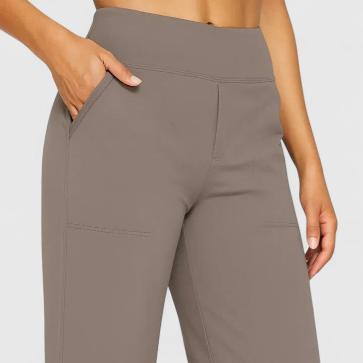 Hilary Stijlvolle Broek met Knoopdetails