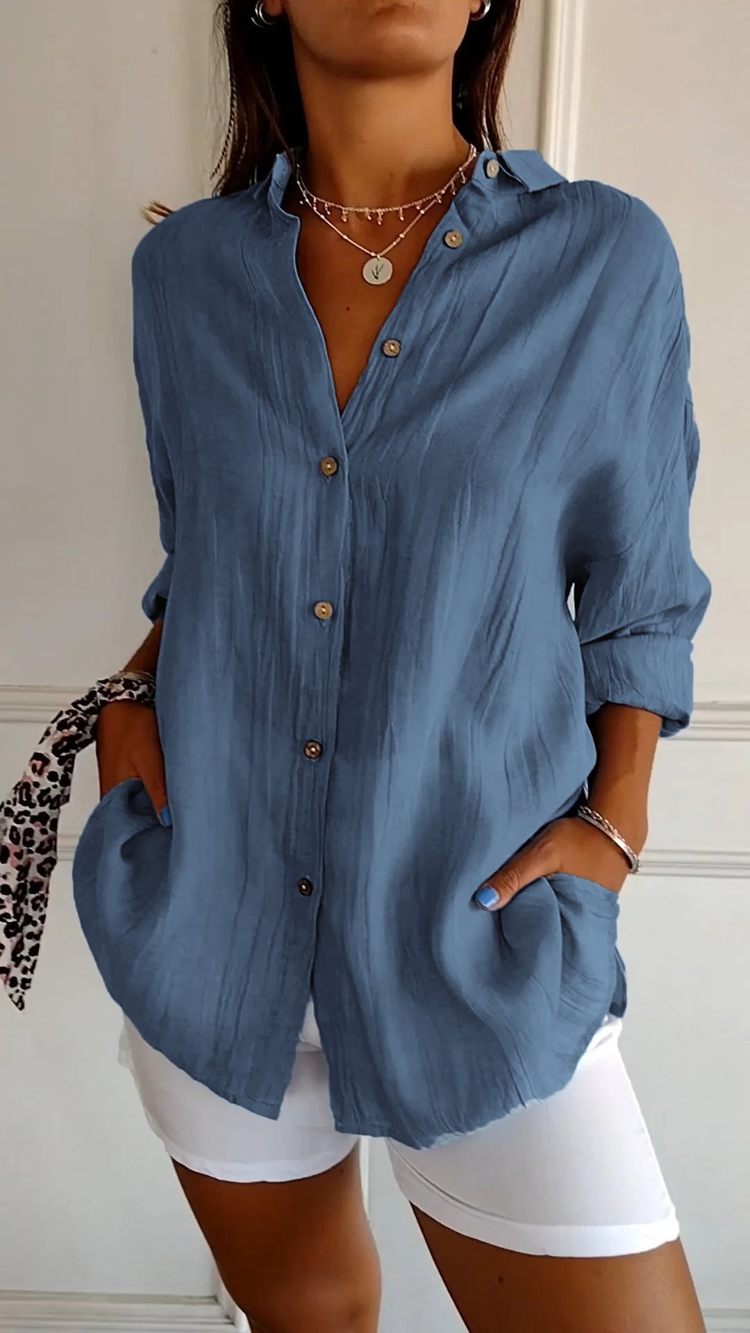 Azure Relaxte Blouse met Knoopdetails