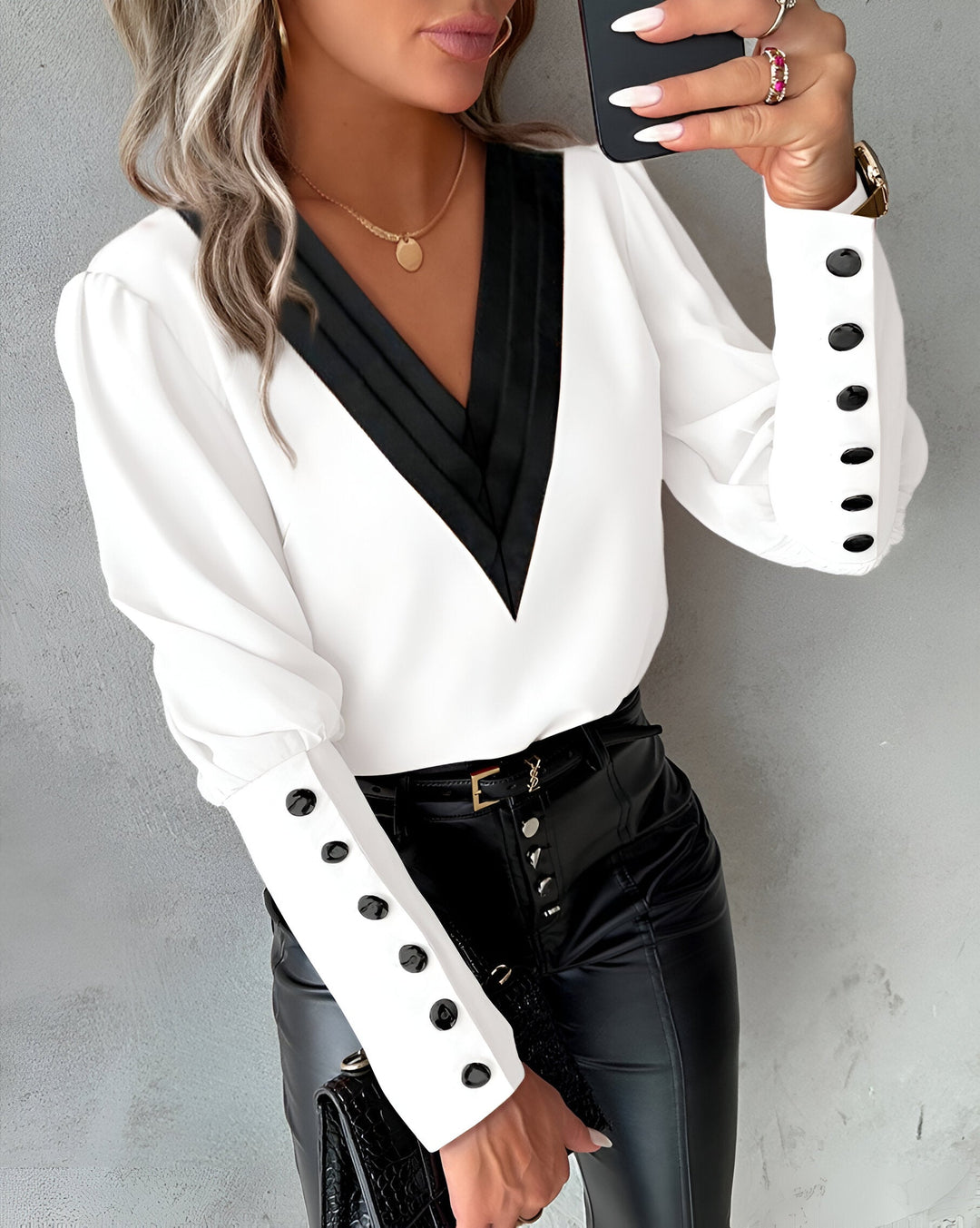 Caris Verfijnde Blouse met V-hals