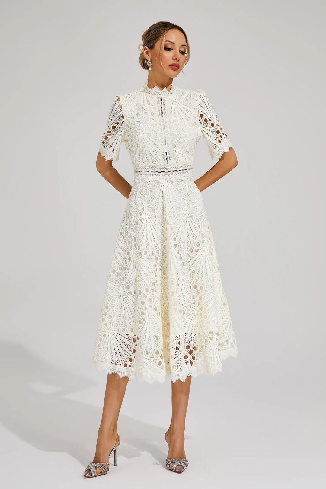 Rosalinda Elegante Midi Jurk met Hoge hals