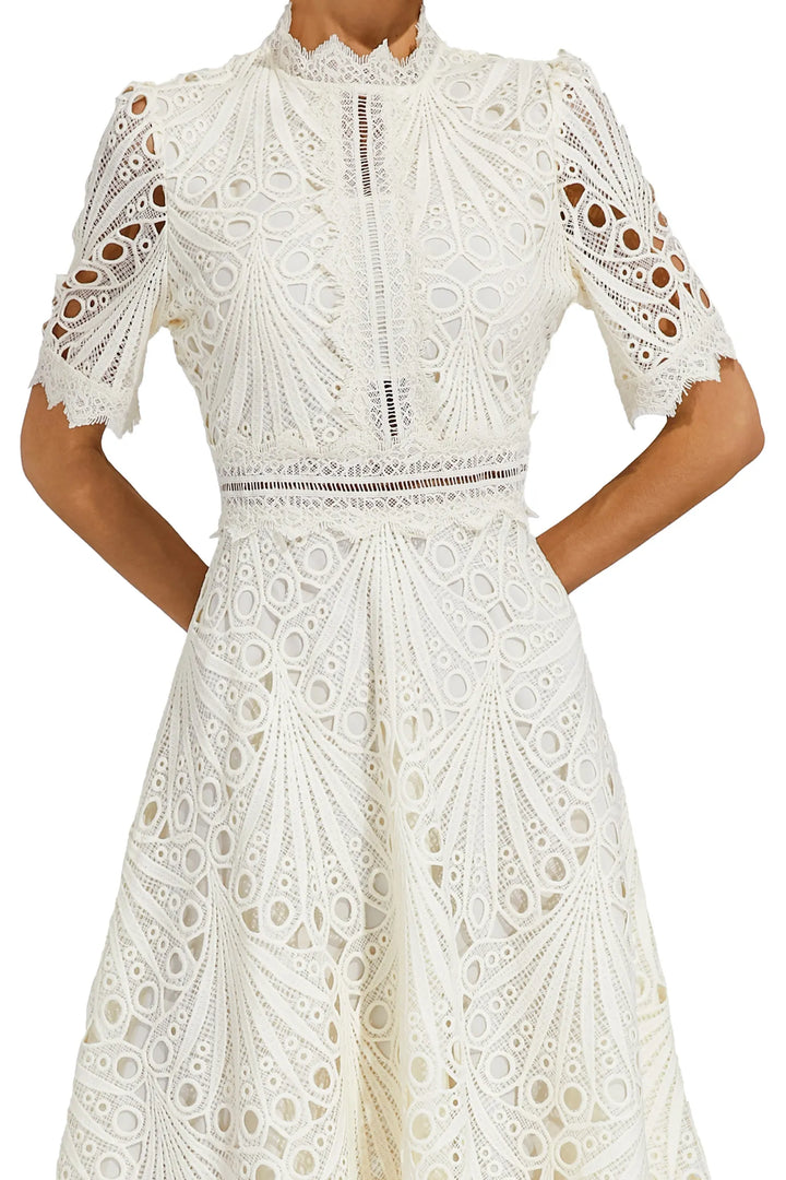 Rosalinda Elegante Midi Jurk met Hoge hals
