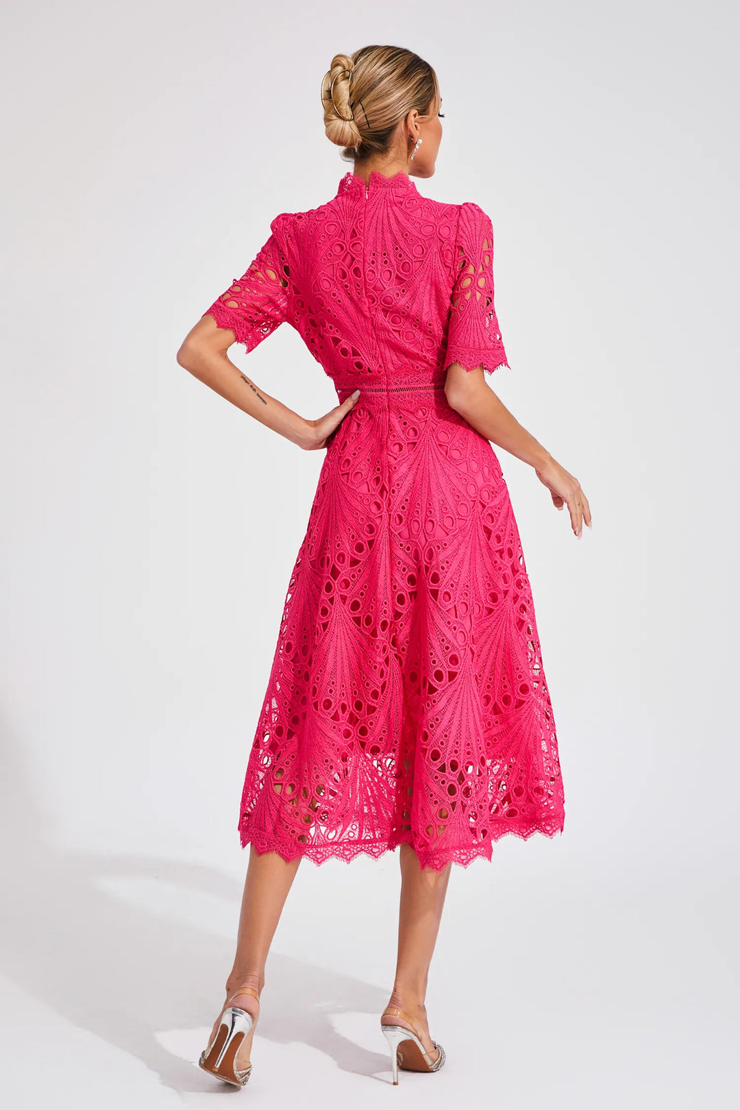 Rosalinda Elegante Midi Jurk met Hoge hals