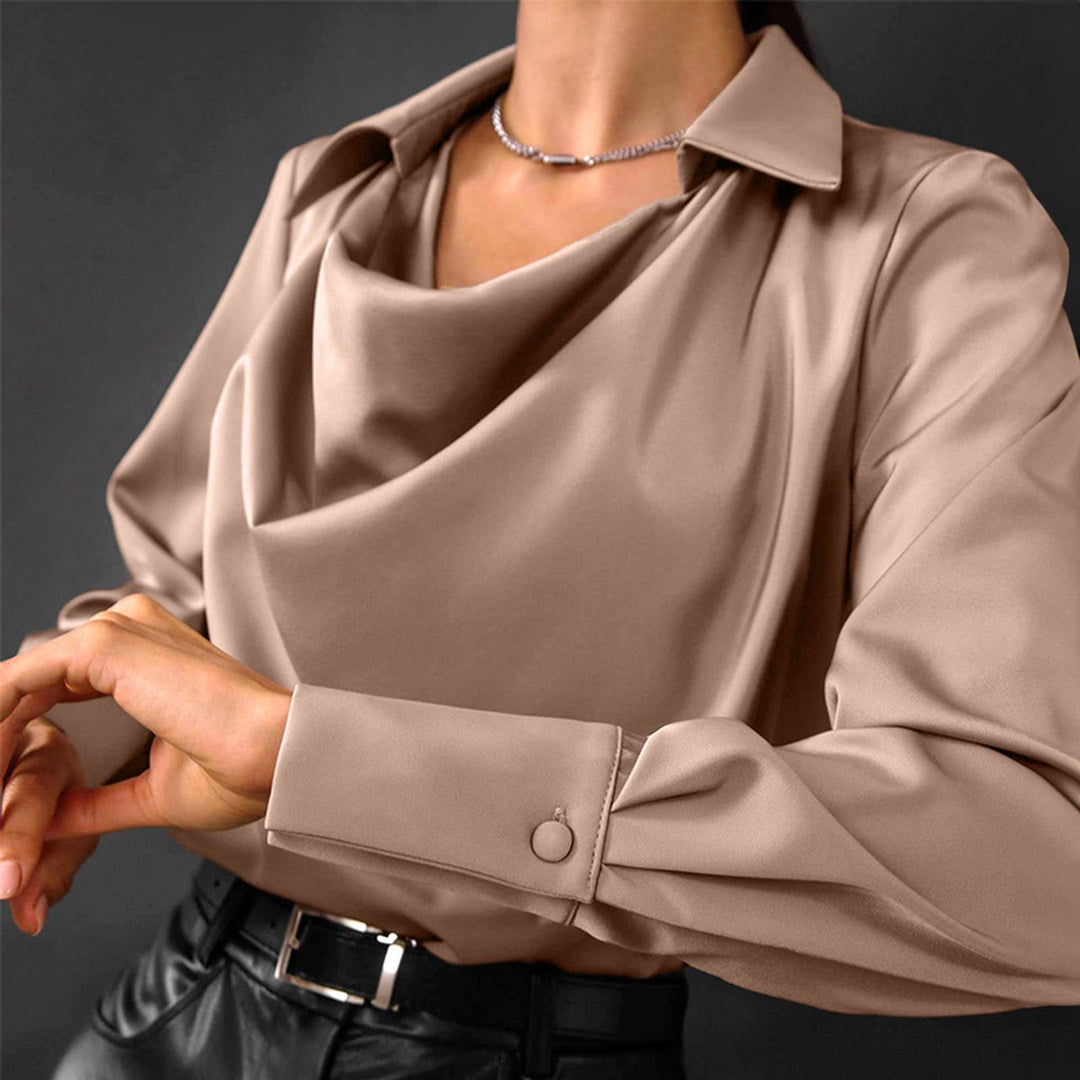 Emily Lange Satijnen Blouse met Rolkraag