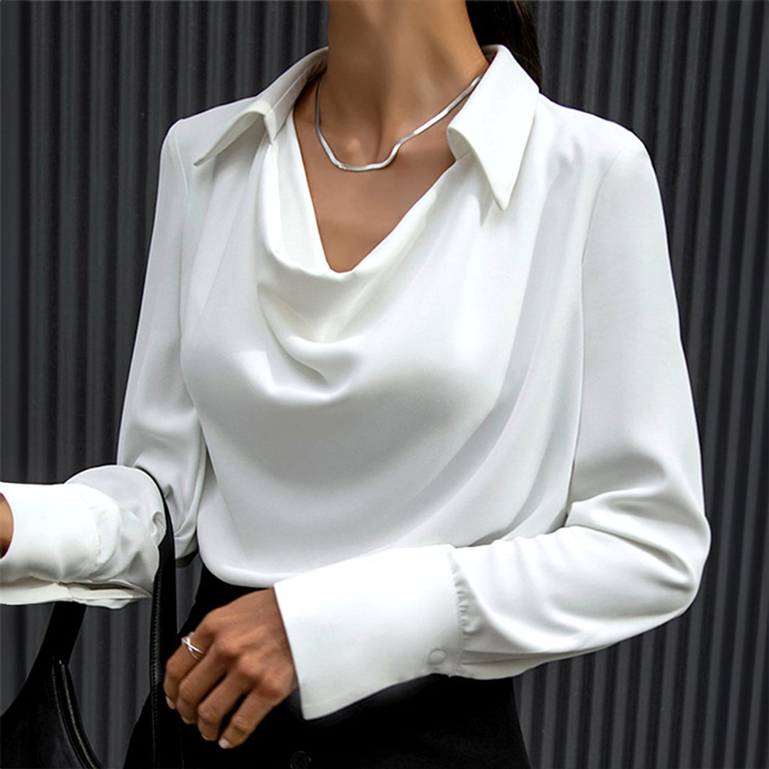 Emily Lange Satijnen Blouse met Rolkraag