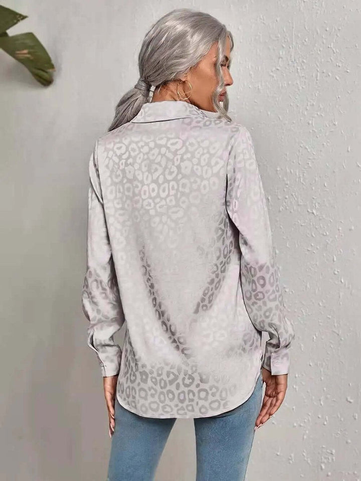 Emily Lange Satijnen Blouse met Dierenprint
