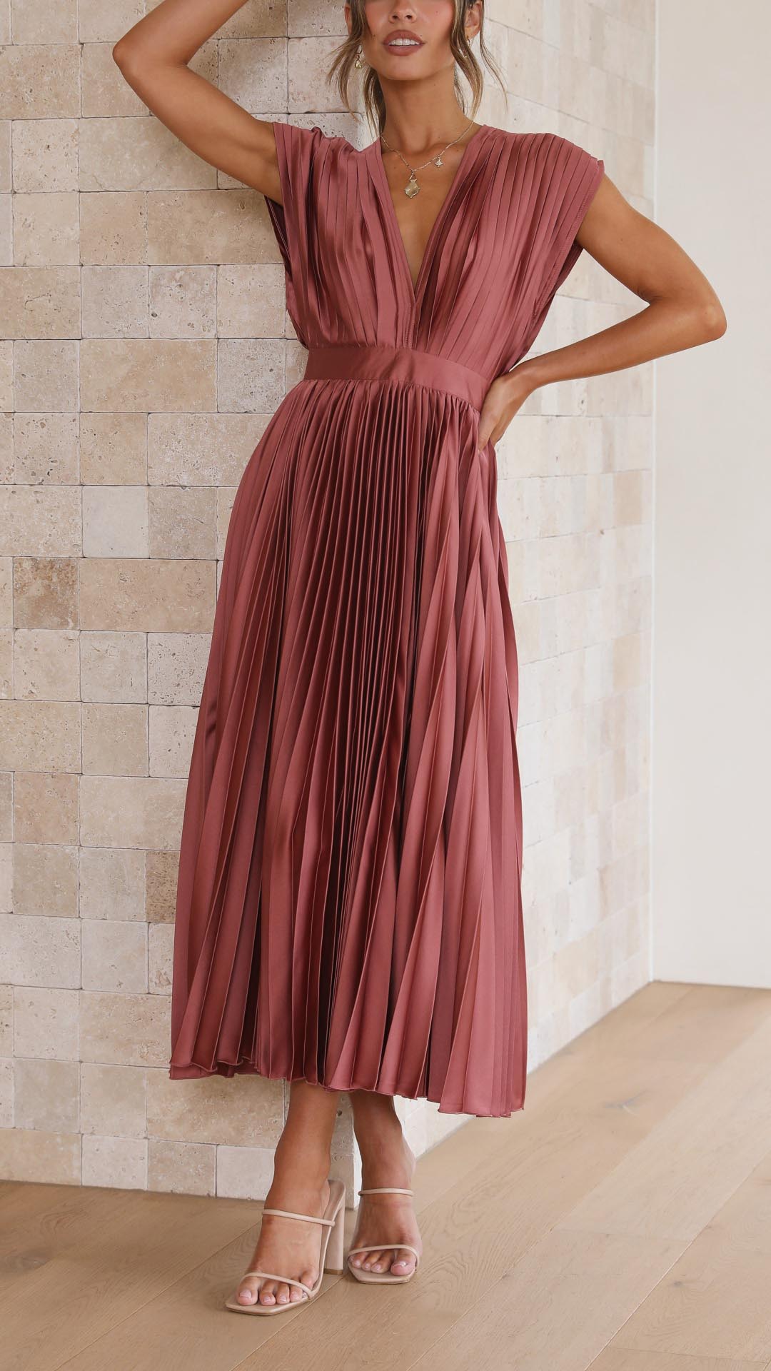 Kaitlyn Tijdloze Midi Jurk met V-hals