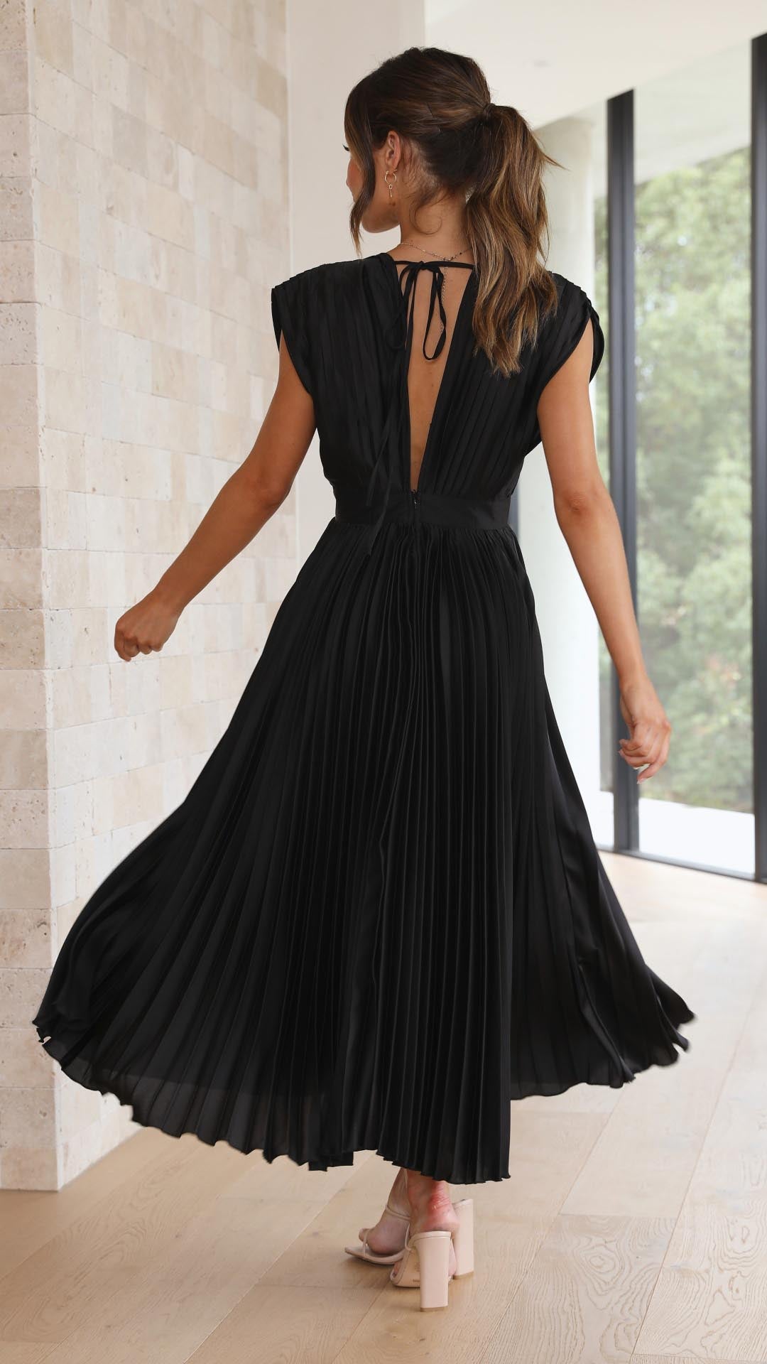 Kaitlyn Tijdloze Midi Jurk met V-hals
