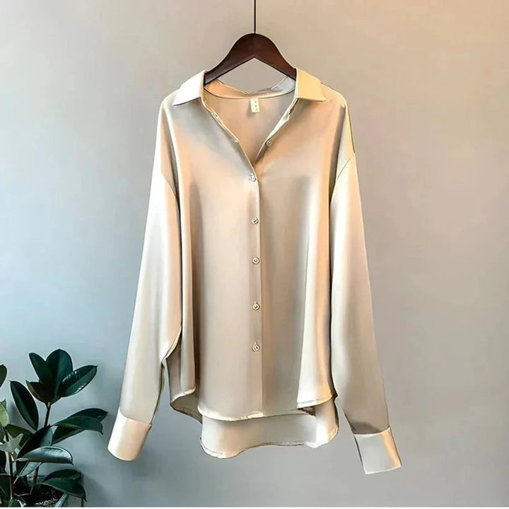 Ava Lange Satijnen Blouse met Knoopsluiting