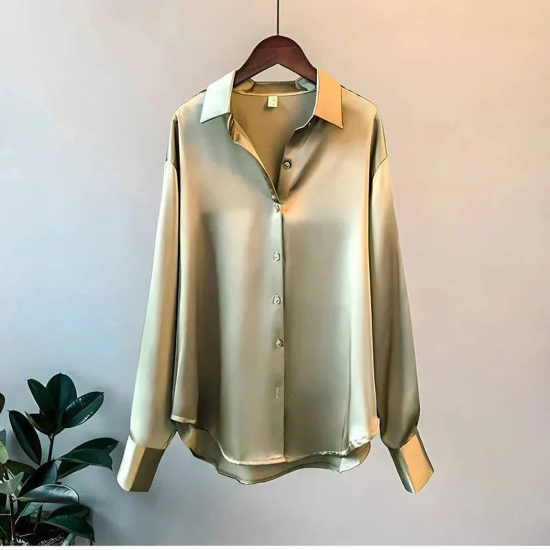 Ava Lange Satijnen Blouse met Knoopsluiting
