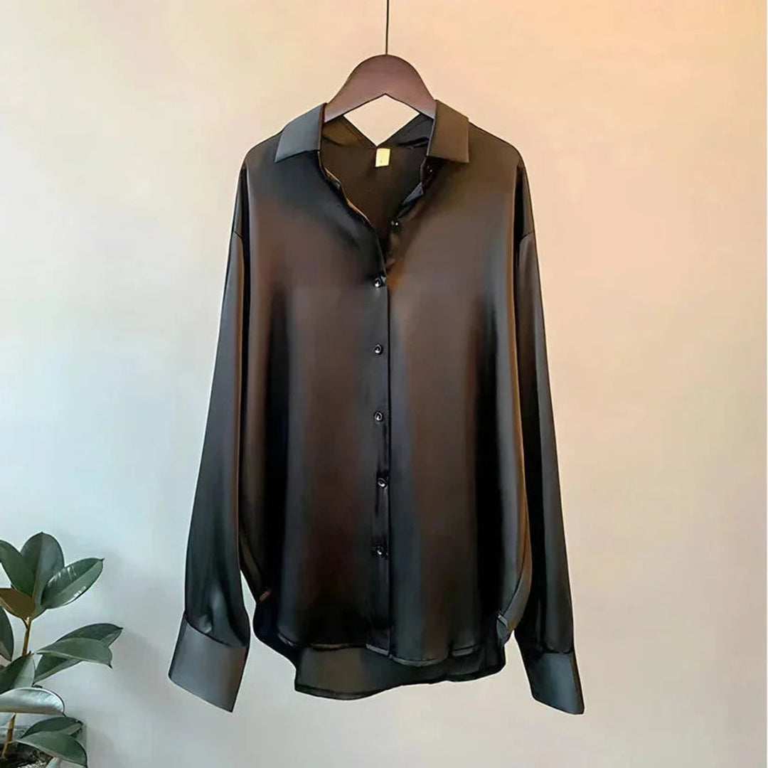 Ava Lange Satijnen Blouse met Knoopsluiting