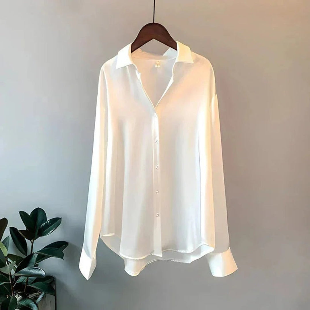 Ava Lange Satijnen Blouse met Knoopsluiting