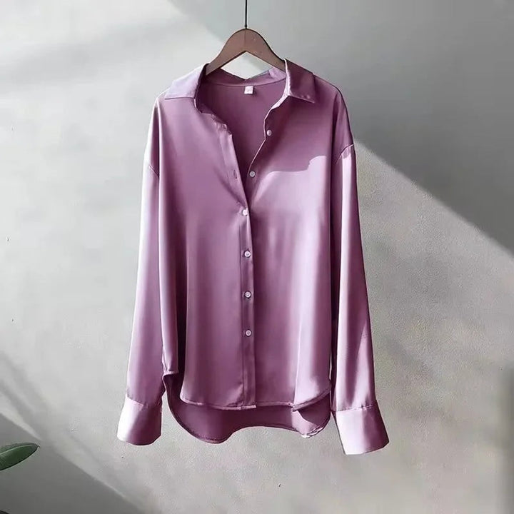 Ava Lange Satijnen Blouse met Knoopsluiting
