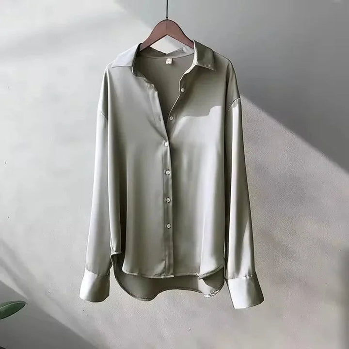 Ava Lange Satijnen Blouse met Knoopsluiting