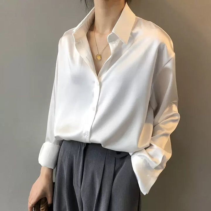 Aria Lange Satijnen Blouse met Knoopsluiting