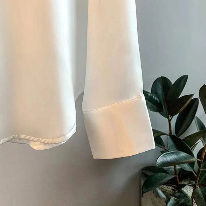 Aria Lange Satijnen Blouse met Knoopsluiting