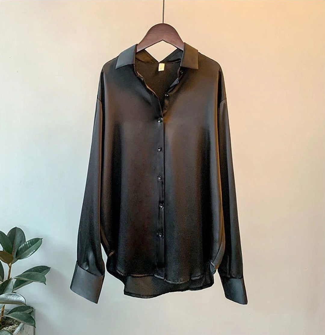 Aria Lange Satijnen Blouse met Knoopsluiting