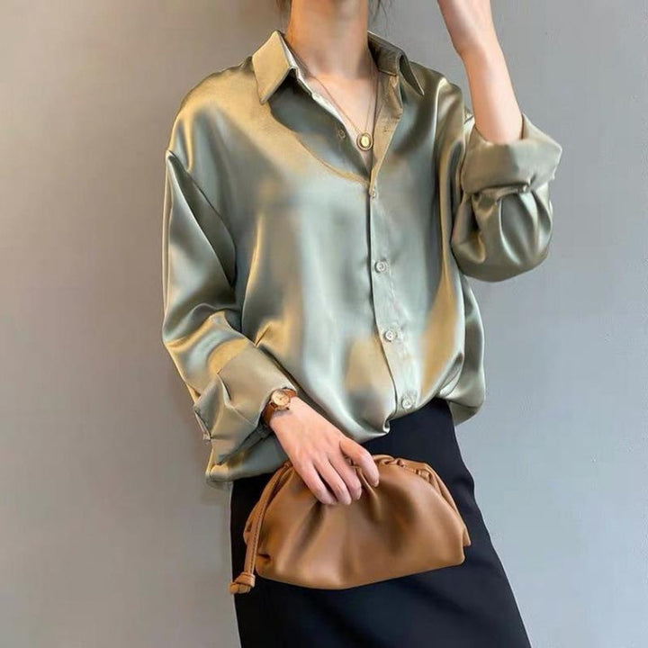 Aria Lange Satijnen Blouse met Knoopsluiting