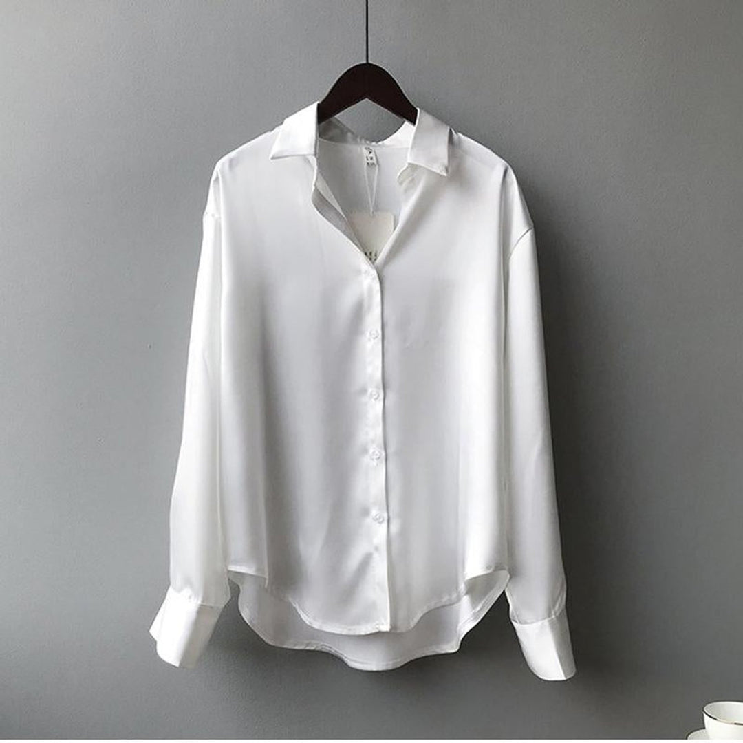 Aria Lange Satijnen Blouse met Knoopsluiting