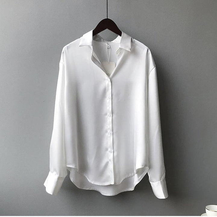 Aria Lange Satijnen Blouse met Knoopsluiting