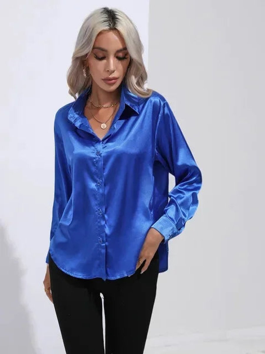 Mia Lange Satijnen Blouse met Knoopsluiting